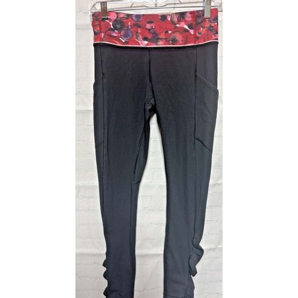 LULULEMON black ruched ruffle leggings size 4 Side pockets red band